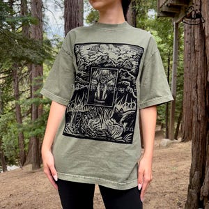 KLAR ATT LEVERERA Krigarkatter Screentryckt T-shirt Mineraltvättad Handfärgad T-shirt bild 2