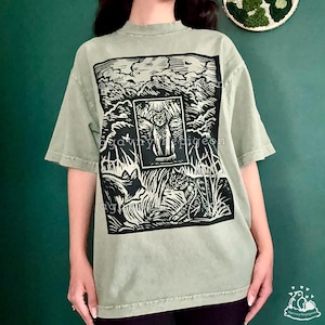 KLAR ATT LEVERERA Krigarkatter Screentryckt T-shirt Mineraltvättad Handfärgad T-shirt bild 4
