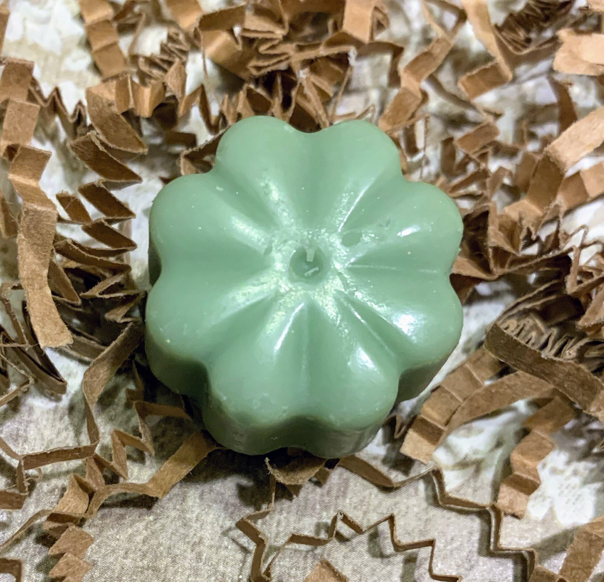Wax melts In a beautiful flower shape with the aroma of Etsy