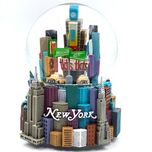 New York City Statue 3D Musical Snow Globe Romantic Gift for women kids mom Souvenir Decor for Home Office 5 1/2"