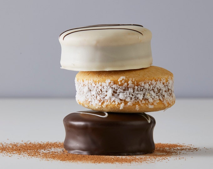 Alfajores Cookie Gift Box: Dulce de Leche, Assorted Flavors (6 Large)