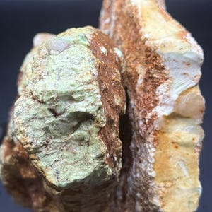 Australian &#39;Lemon&#39; Chrysoprase 4.2LB Rough (2)