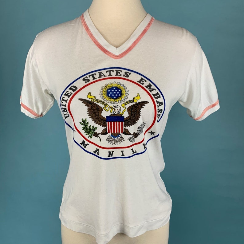 1980s Vintage SINGLE STITCH U.S. Embassy MANILA T-shirt Sz M image 1