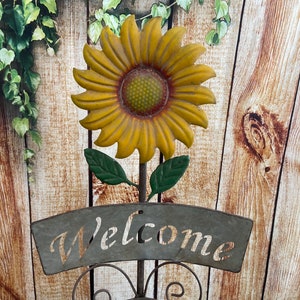 Whimsical Sunflower Plant Stake with Pot – Perfect for Flower Lovers!