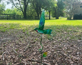 Green Metal Hummingbird Garden Stake - Outdoor Yard Art Decor