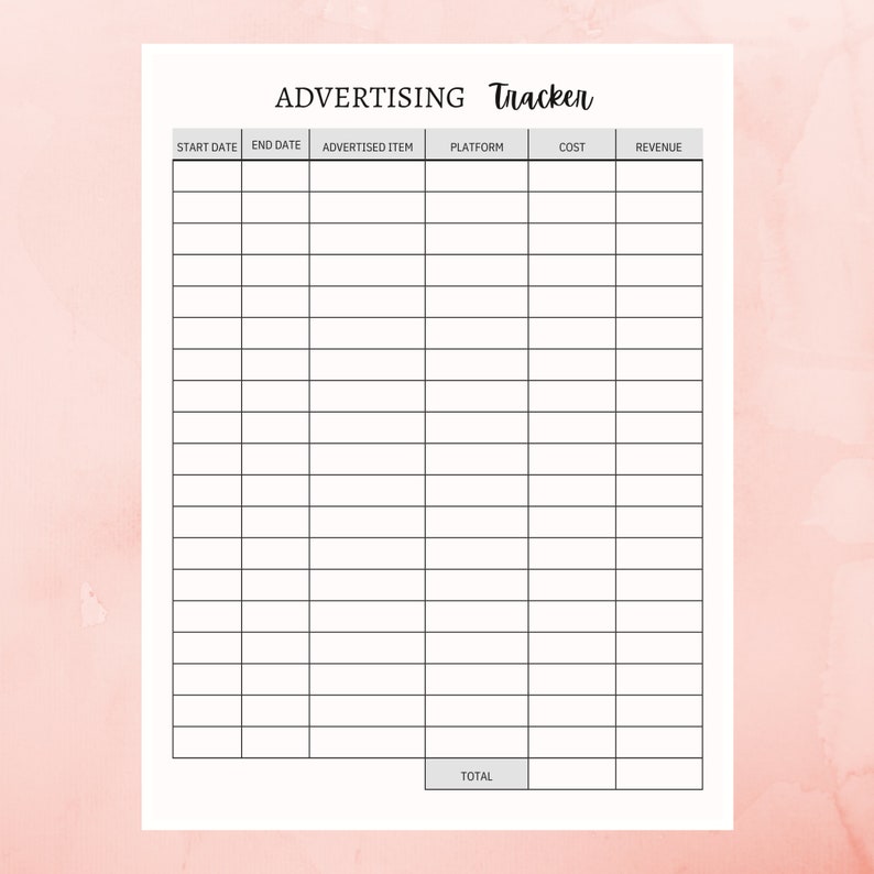Op de afbeelding: Een zwart-witte printbare advertentie tracker met de koppen "Startdatum", "Einddatum", "Geadverteerd item", "Platform", "Kosten", "Omzet" en "Totaal".