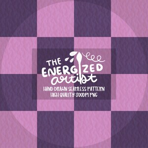 Può includere: Un design a motivo continuo con un motivo a scacchiera nei toni del viola e del rosa. Il testo "THE ENERGIZED artist" è visualizzato in bianco, insieme ai dettagli sul design. Disegnato a mano.