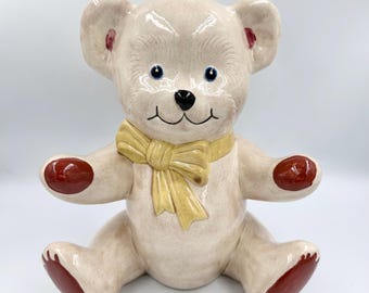 Hucha vintage con forma de osito de peluche • Decoración infantil de cerámica pintada a mano