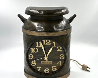 Reloj Homestead-E de los años 70 con forma de lata de leche • Decoración rústica de estilo granja americana