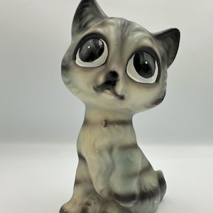 Big Eye Cat Figurine - Etsy