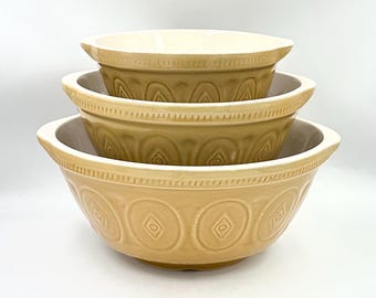 Tazones para mezclar de despensa de estilo vintage (3) • Tazones apilables con soporte de cerámica amarilla