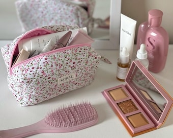 Medium HANDMADE Quilted makeup bag " pink flowers "
