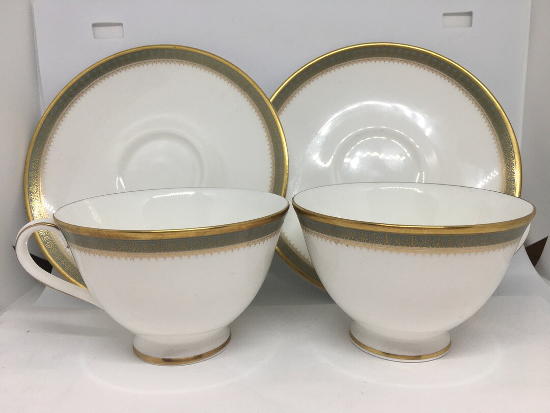 Vintage Royal Doulton Clarendon Bone China Tea Cup Saucer PAIR , Bone