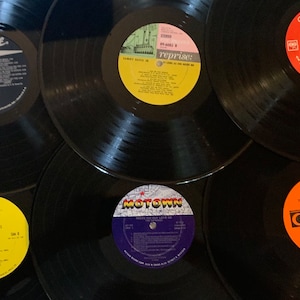 Bulk lot of 60 used vinyl records 1960’s Soul, R&B and Pop Vocals for crafting and decorations.