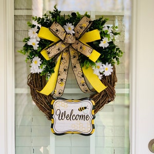 Front Door Wreath with Bee and Welcome Sign, Bee Wreath with Daisy Flowers, Welcome Wreath with Bee Sign, Front Door Wreath, House Gift