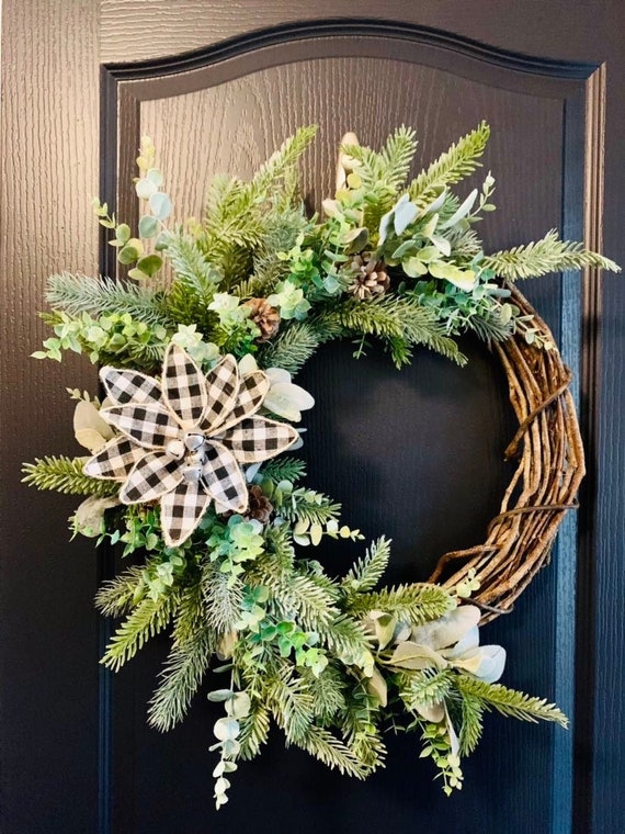 Ghirlanda Natalizia 61 Cm Con Eucalipto E Bacche – Artificiale, Fatta A Mano, Per Porta D'Ingresso, Interni Ed Esterni, Decorazioni Di Natale