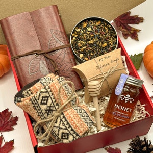 Hygge Gift Box, Holidays Gift Box for Friend, Christmas Gift Basket, Self Care Gift Set, Gift Box for Her, Cozy Gift Box, Cozy Care Package