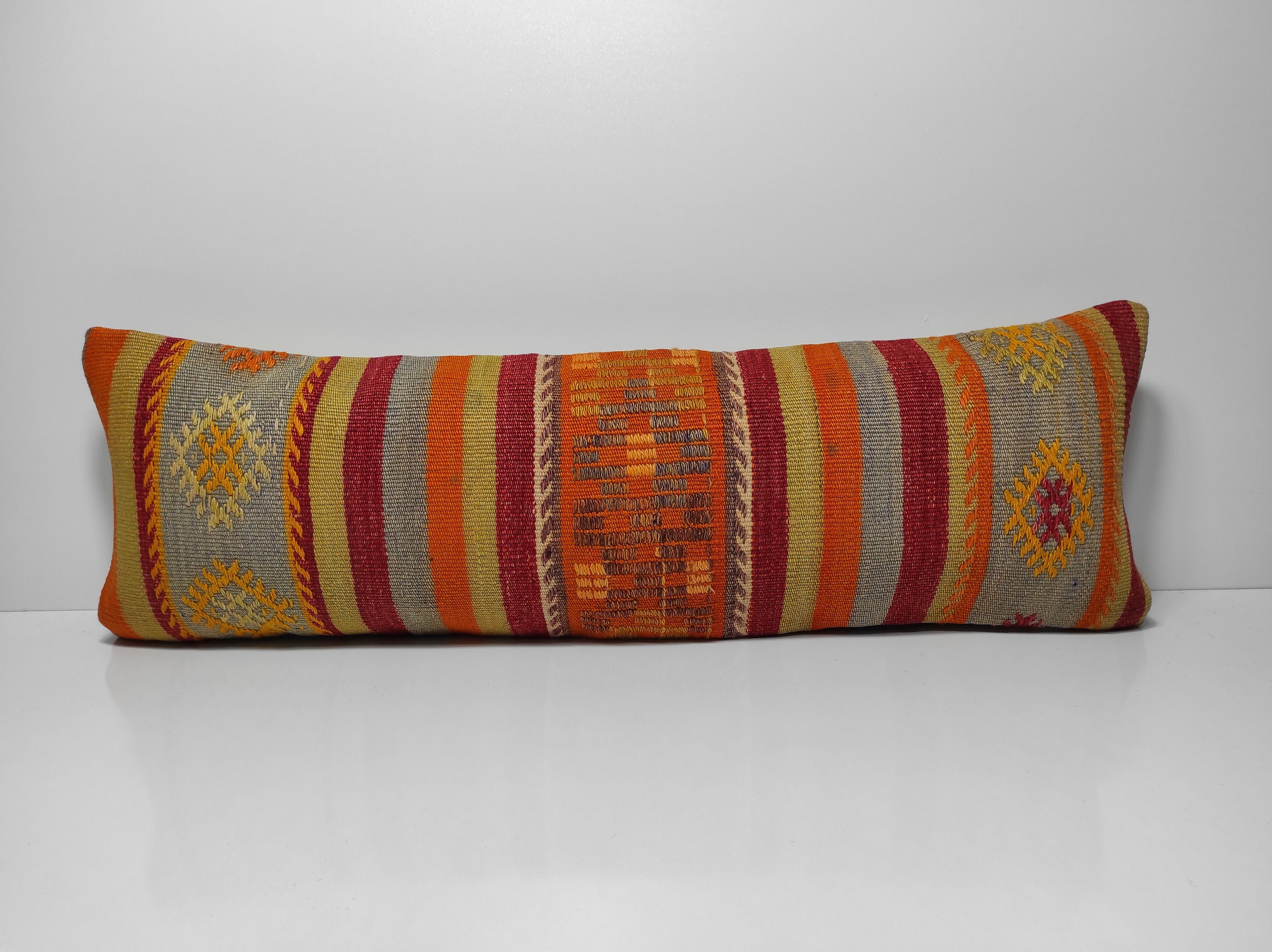 "Oreiller Kilim Rayé: Décoration Intérieure Authentique avec Coussin de Tapis 12x36 pour Meubles Patio (UM417)"

Ou, plus simplement :

"Oreiller Kilim Rayé : Décoration intérieure avec coussin de tapis authentique (UM417)"