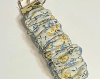 Floral Keychain Wristlet |Scrunchie Keychain |Fabric Keychain| Key Fob Wristlet| Keychain Fob| Keychain Wristlet| Key Holder| Gift for Her|