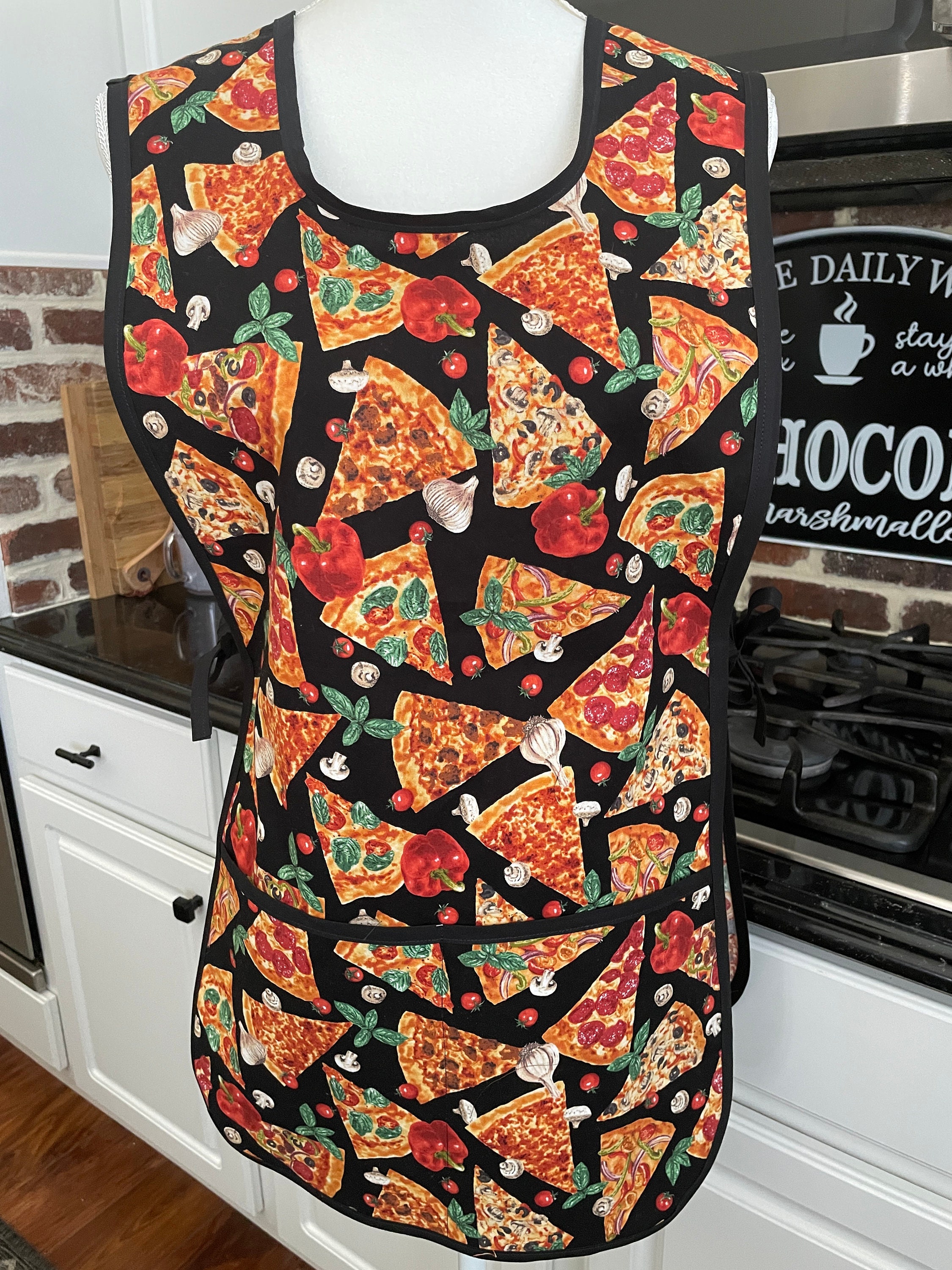 Vintage Smock Apron, Pizza Print, Retro 1960s Ladies Cobbler Apron