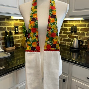 Bell Pepper Towel Boa, Kitchen Scarf with Flour Sack Towels