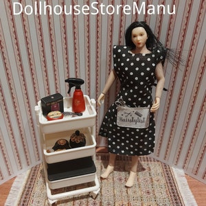 Fartuch fryzjerski Dollhouse, miniaturowy wózek z akcesoriami do włosów, skala 1:12