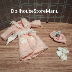Casa delle bambole Accappatoio da Donna/Pantofole, Miniatura Set da Bagno, scala 1:12