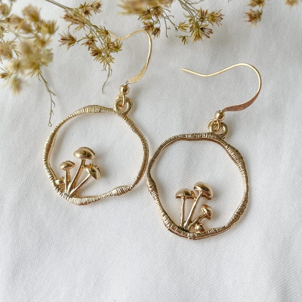Mushroom Earrings - Plant Earrings - Gold/Golden/Brass Earrings - Earthy/Foraging/cute/simple Earrings - Jewelry/Gift