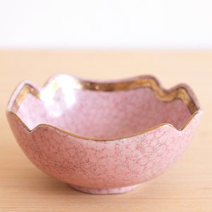 Vintage Toyo Pink Bowl  / Asian Bowl / Scalloped Edge With Gold Trim And Stippling / Japanese Pottery