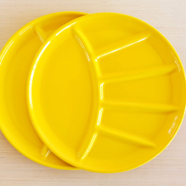 Vintage Retro Yellow Metal Enameled Divided Fondue Plates / Set Of Four / Enamelware Picnic Plates / Camping Dinnerware / Appetizer Plates