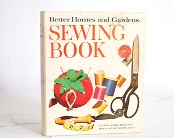 Sewing Book / Better Homes and Gardens / 1970 / Custom Sewing Made Easy / Retro Fashion