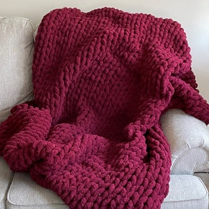 Burgundy Red Chunky Knit Blanket: Soft Chenille Throw
