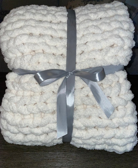 Chunky white throw hotsell