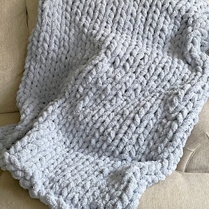 Handmade Baby Blue Chunky Knit Blanket: Soft Chenille Throw