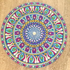Mandala - coloré et décoré de pierres précieuses