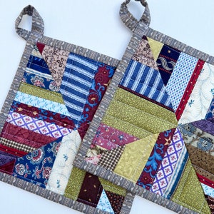 Quilted Patchwork Potholders Set of Two Hot Pad Trivet Civil War Prints