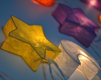 Guirnalda de luces de estrellas y lunas: luces de hadas de papel morera