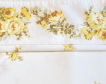 Vintage Sears Roebuck Sheet, Floral Flat Sheet, Yellow Rose Linens, Retro Rose Print, Rose Bedding, Vintage Linens, Retro Rose Linens