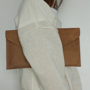 Enveloppe de soirée en cuir de daim véritable Taupe Clutch Crossbody Shoulder Bag Bridesmaid Gift Versatile Elegant Wristlet and Chain Strap image 5