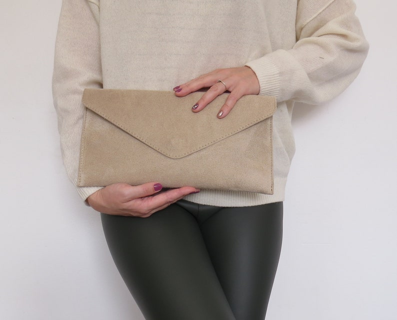 Echt Wildleder Abendumschlag beige Clutch Crossbody Umhängetasche Brautjungfer Geschenk Vielseitig Eleganter Armreif und Kettengurt Bild 3