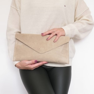 Echt Wildleder Abendumschlag beige Clutch Crossbody Umhängetasche Brautjungfer Geschenk Vielseitig Eleganter Armreif und Kettengurt Bild 2