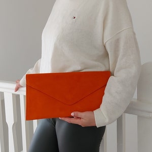 Enveloppe de soirée en cuir daim véritable Orange Clutch Crossbody Shoulder Bag Bridesmaid Gift Versatile Elegant Wristlet and Chain Strap image 4