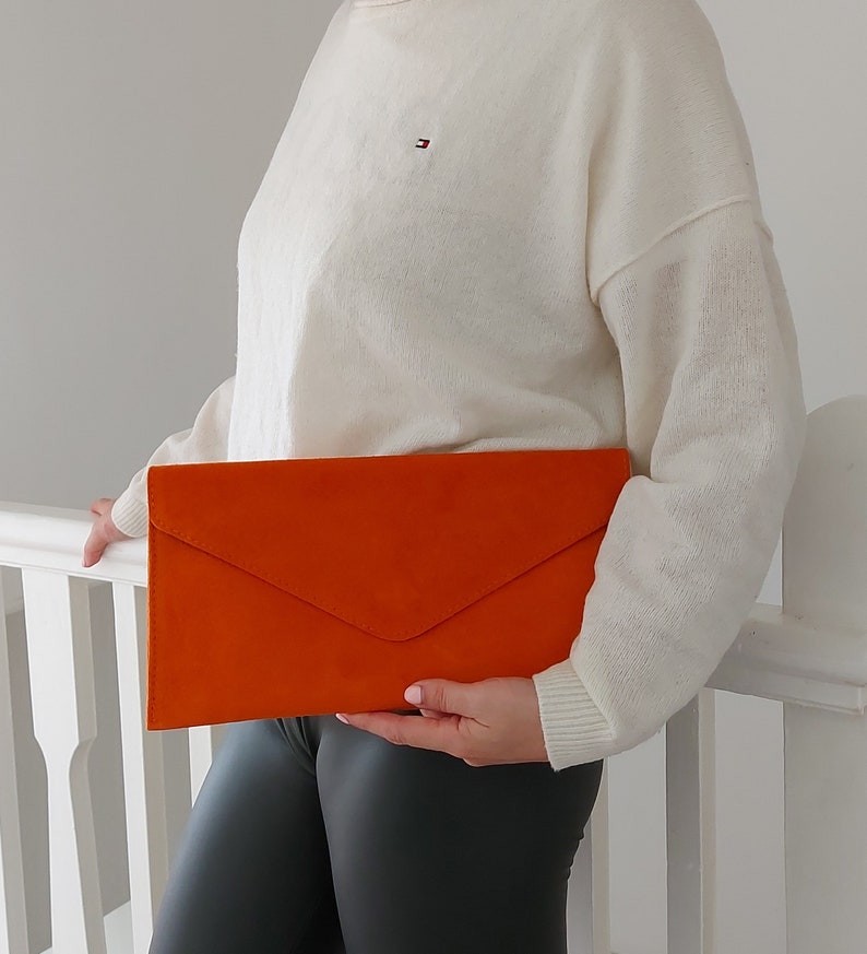 Enveloppe de soirée en cuir daim véritable Orange Clutch Crossbody Shoulder Bag Bridesmaid Gift Versatile Elegant Wristlet and Chain Strap image 4