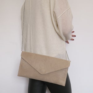 Echt Wildleder Abendumschlag beige Clutch Crossbody Umhängetasche Brautjungfer Geschenk Vielseitig Eleganter Armreif und Kettengurt Bild 8