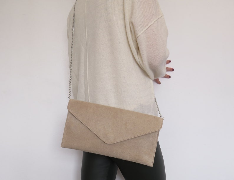 Echt Wildleder Abendumschlag beige Clutch Crossbody Umhängetasche Brautjungfer Geschenk Vielseitig Eleganter Armreif und Kettengurt Bild 8