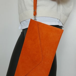 Enveloppe de soirée en cuir daim véritable Orange Clutch Crossbody Shoulder Bag Bridesmaid Gift Versatile Elegant Wristlet and Chain Strap image 5