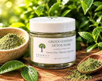 Könnte beinhalten: Ein durchsichtiges Glasgefäß mit Green Goddess Detox Mask, weißem Deckel und Etikett. Das Etikett enthält den Text Saanvi Botanicals, Green Goddess Detox Mask, All-Natural, Organic, Vegan, Green Clay, Matcha, Spirulina und Net Wt 2 oz (57 g).
