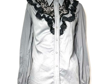 Rockmount Ranch Wear gray blouse with black duffle lace. Snap up.