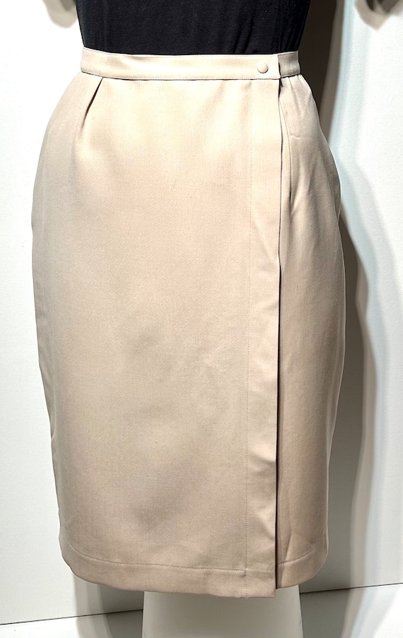 1980s Thierry Muglar beige pencil skirt.
