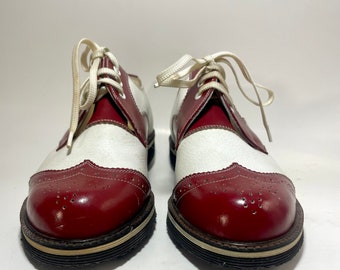 Mizuno adorable woman’s golf shoes Burgundy and white leather!
